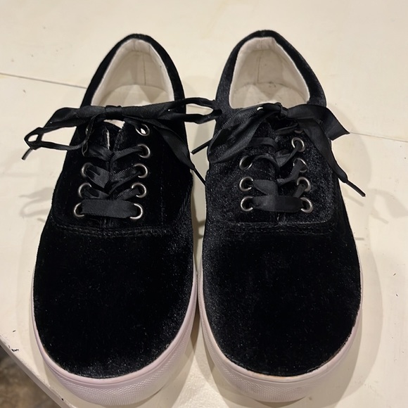 Talbots Size 8 women’s Velvet Sneakers - Picture 1 of 6
